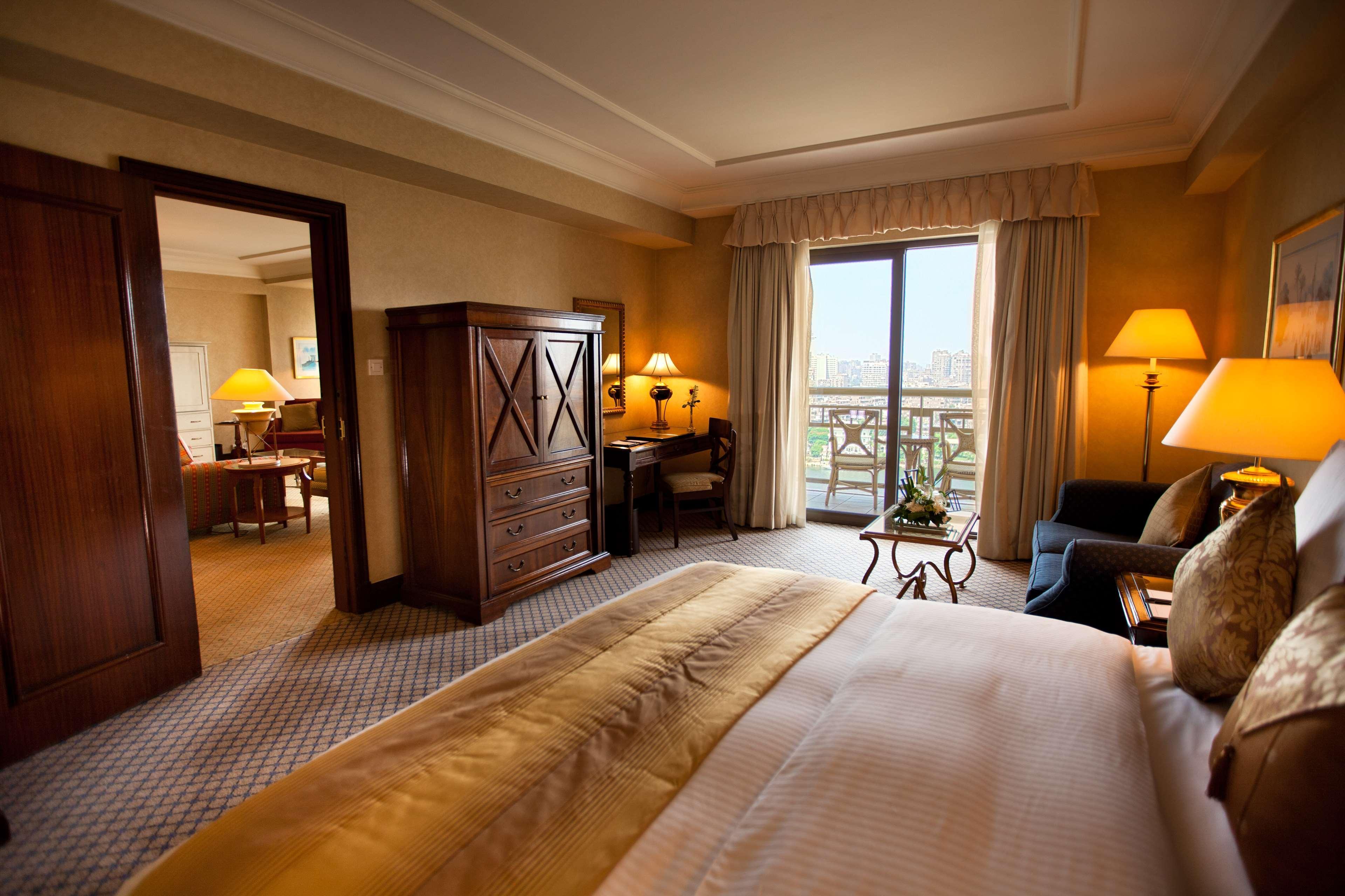 콘라드 카이로 호텔&카지노 객실 사진 A suite at the Four Seasons Hotel, Cairo