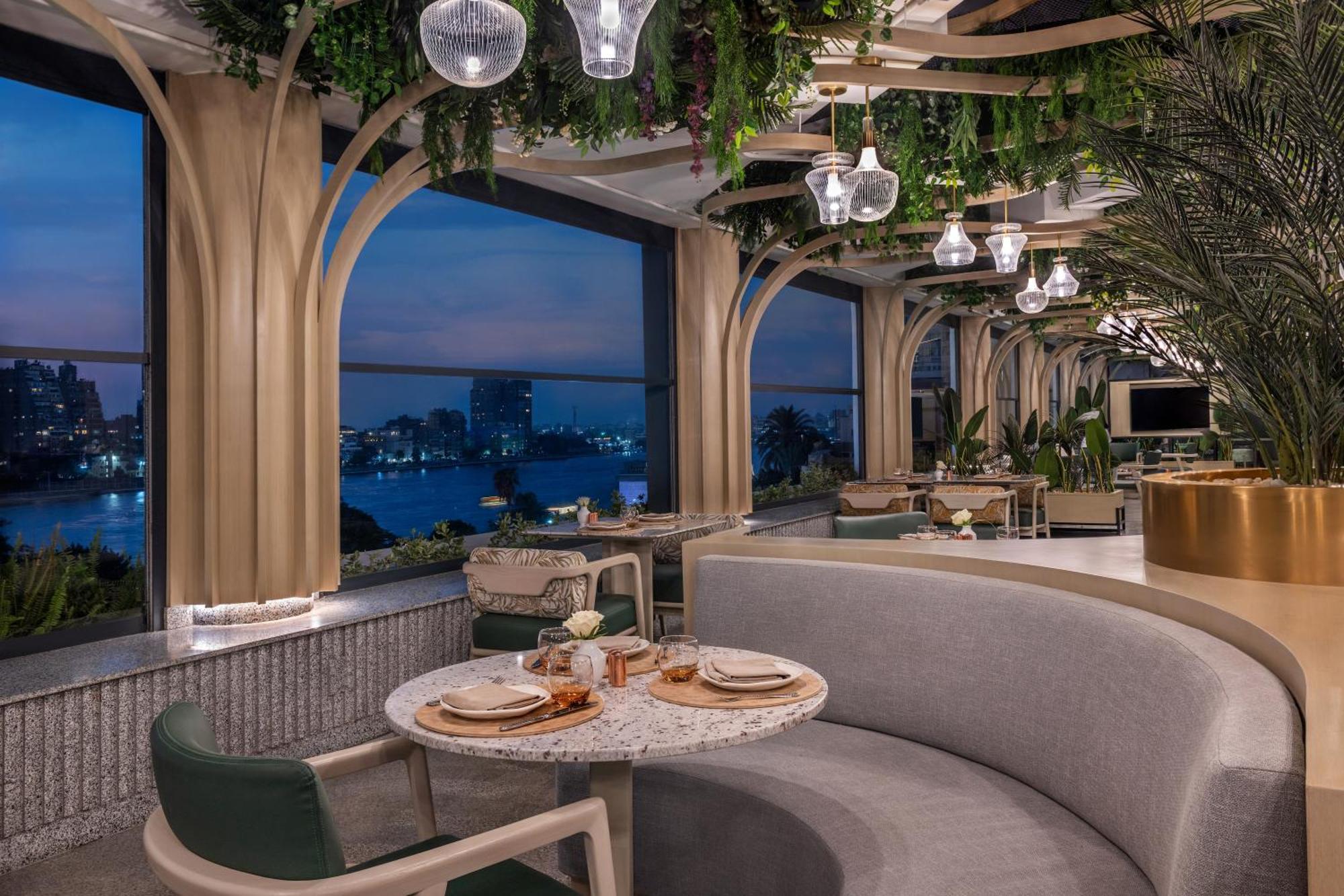 콘라드 카이로 호텔&카지노 외부 사진 The interior of the restaurant