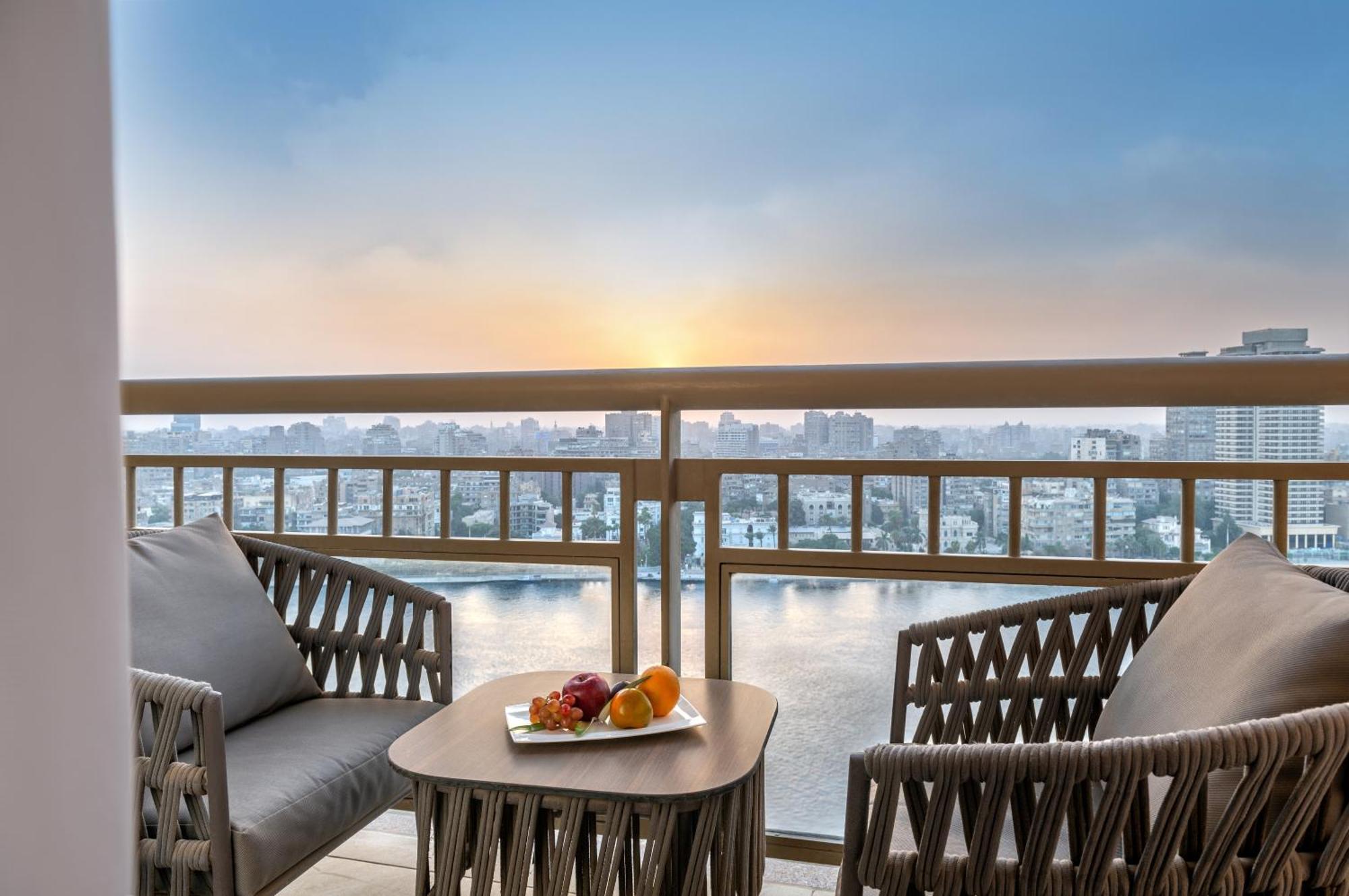 콘라드 카이로 호텔&카지노 외부 사진 View from the balcony of a suite at the Ritz-Carlton, Riyadh