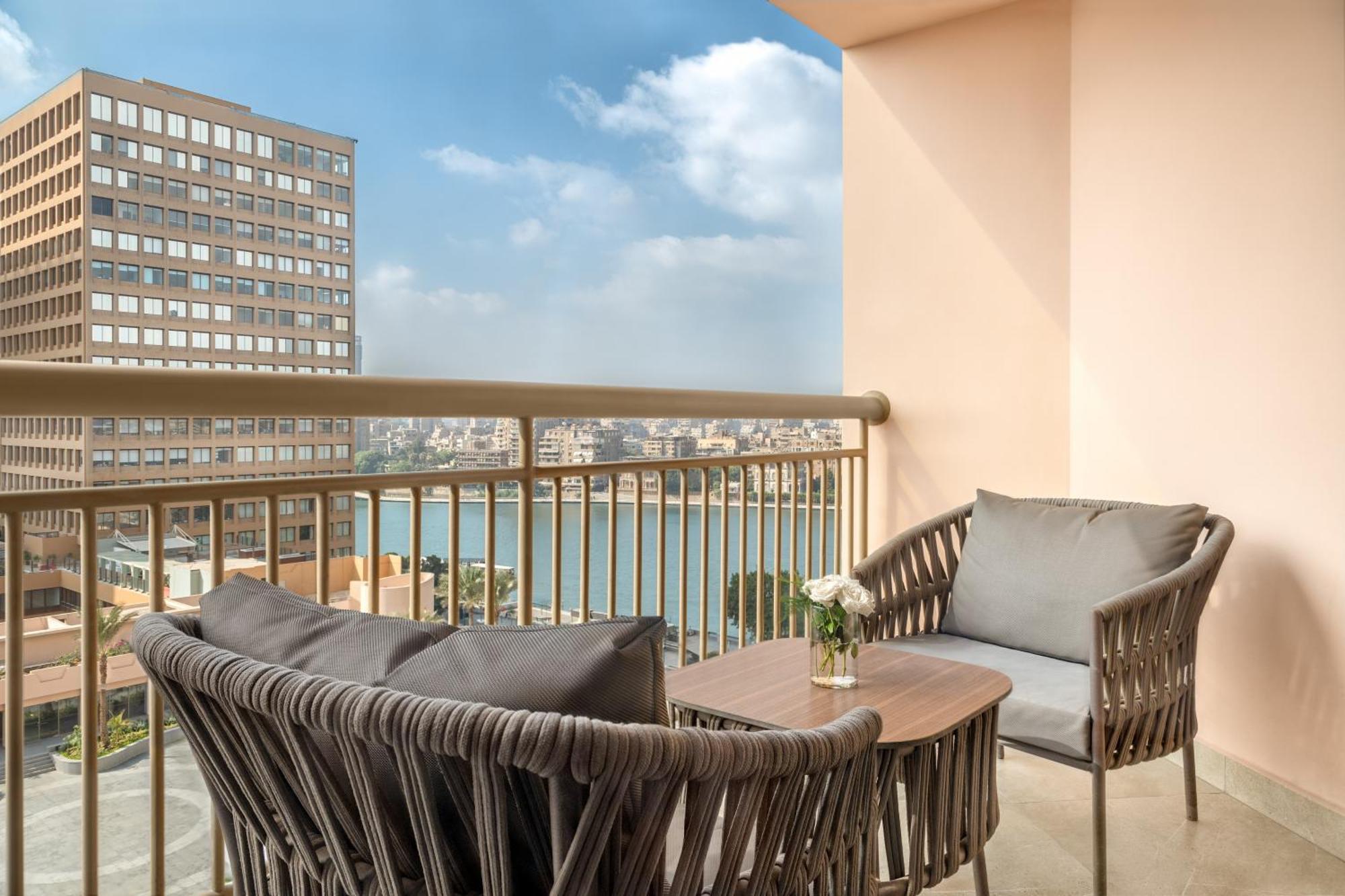 콘라드 카이로 호텔&카지노 외부 사진 Balcony
